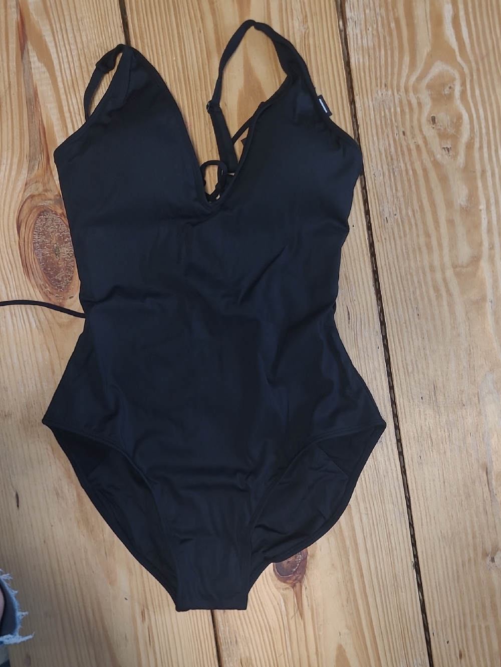 41. NWT  $175 STYLE PLUNGEY L SHORT